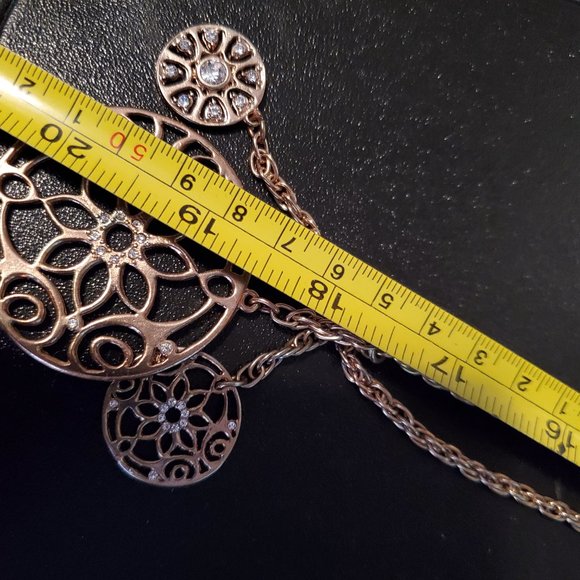 Express Long Gold Tone Chain Circle Pendants Style - Picture 3 of 4